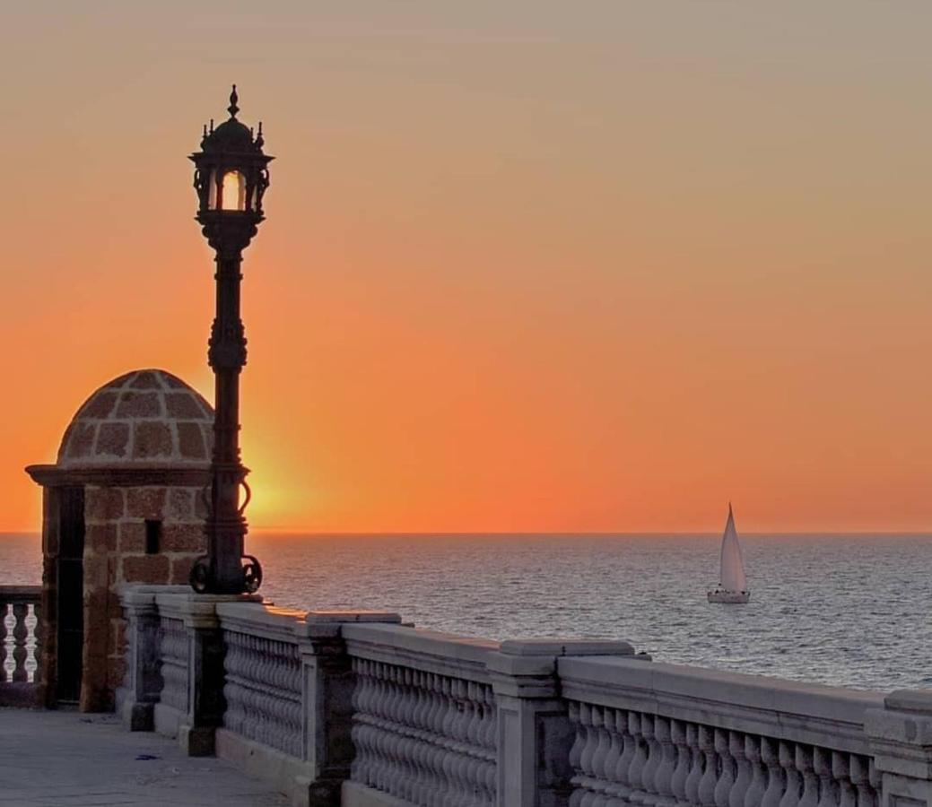 El Rincon De La Caleta Apartment Cadiz Luaran gambar